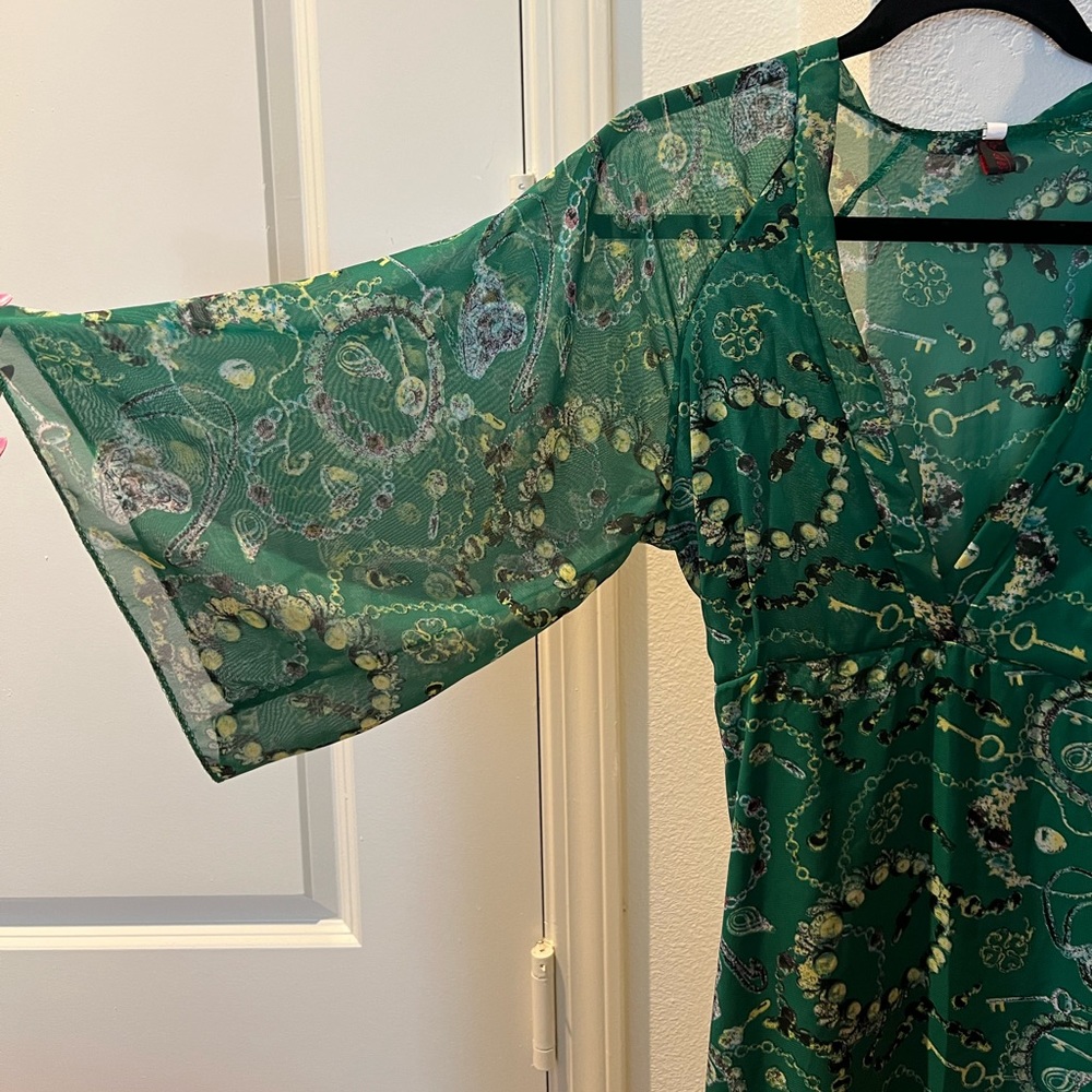 Green dress M with prints